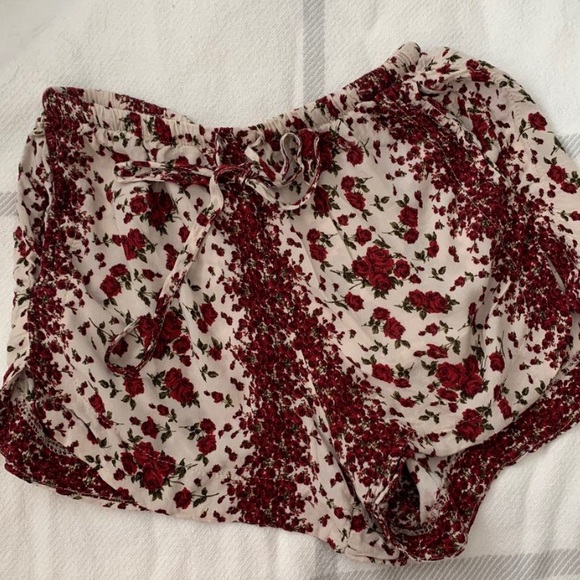 brandy melville rose shorts - Picture 4 of 4